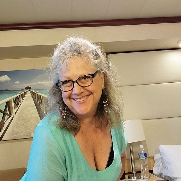 Meet your Posher, Melissa - Picture 3 of 5